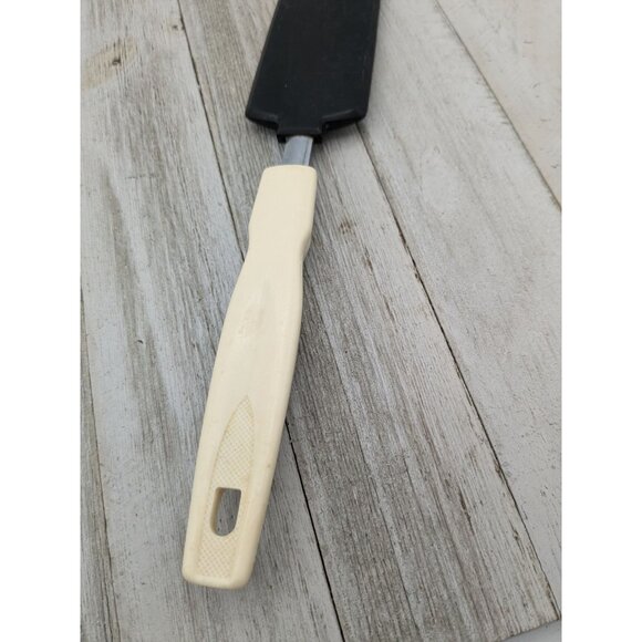 Icing Spatula Spreader Serrated Knife 12 1/2" Nylon Plastic Black Almond Japan - Picture 3 of 7